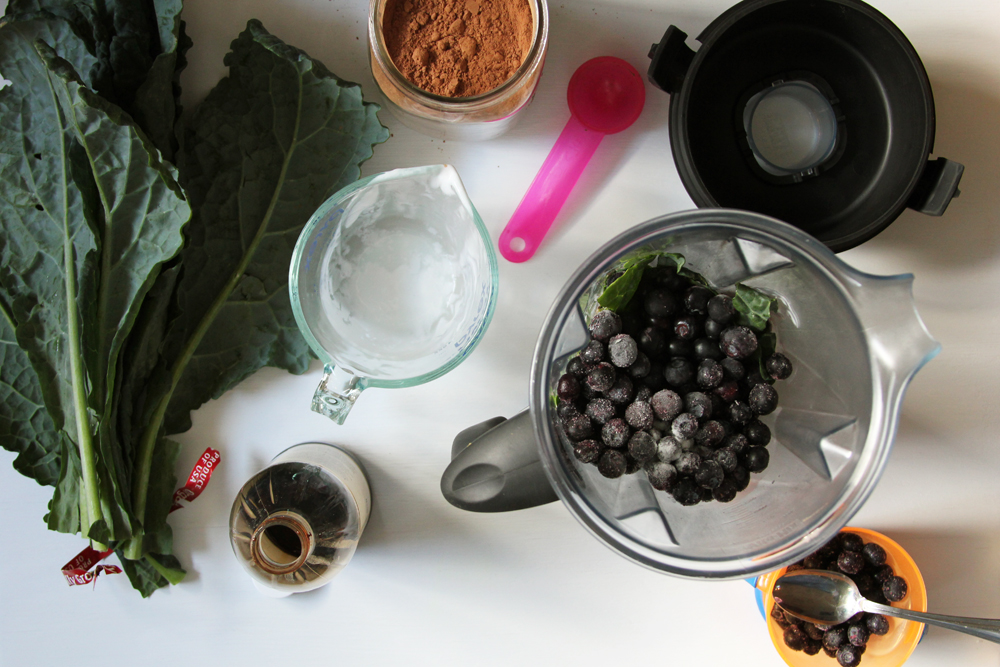 chocolate blueberry and kale smoothie