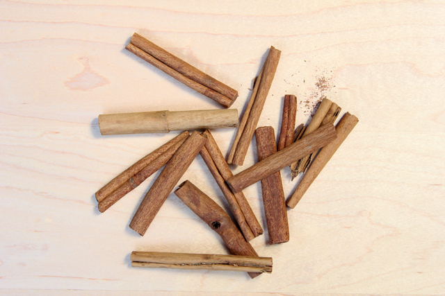 cinnamon cinnamomum zeylanicum herb of the month