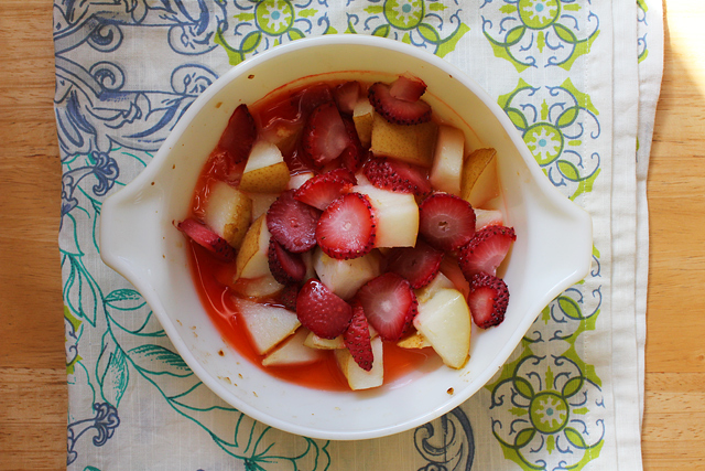 ginger pears strawberries baked